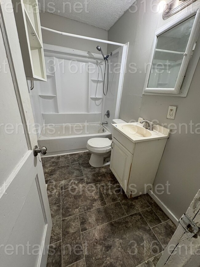 Photo - $685 - 2 bedroom / 1 bathroom - Single Family Home