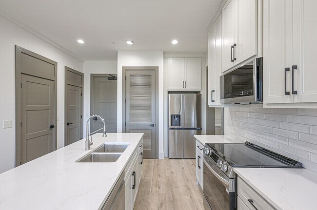 Photo - 1025 Southwalk Dr Unit 204