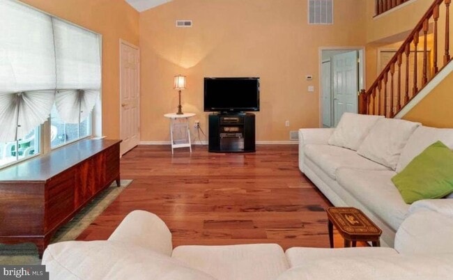 Photo - 13675 Philmont Ave Unidad 40