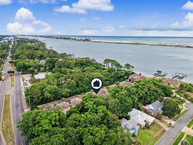 Photo - 490 Soundview Ct