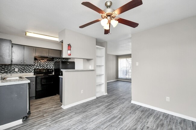 Building Photo - 12211 Fondren Rd Unit 1110 Rental