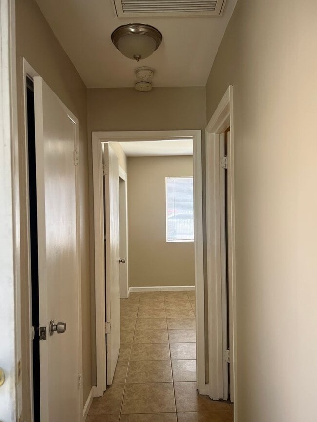 2331 Wilshire Alley