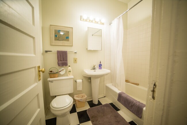Photo - 3513 Wyandotte St Unit 2N
