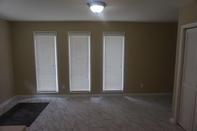 Photo - 1403 Stephens Dr NE