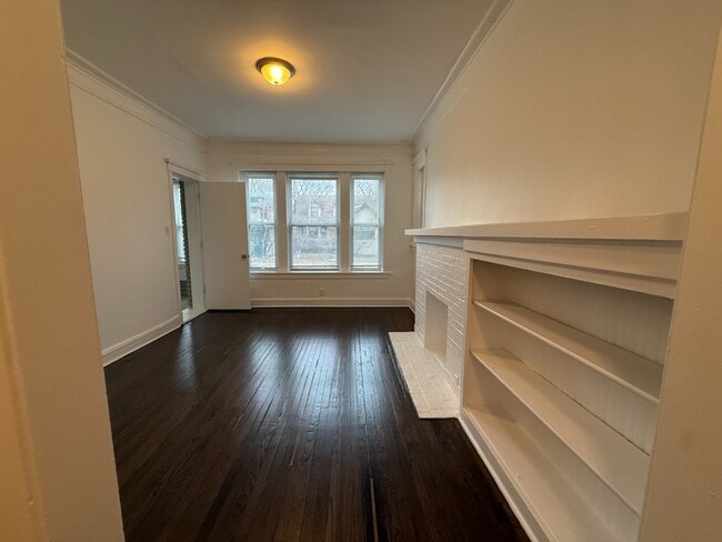 Rogers Park 2 Bed 1 Bath/ Dog Friendly / First Floor Unit