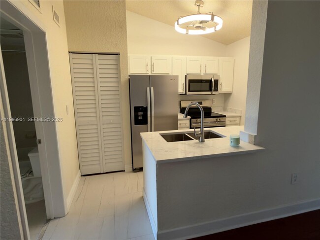 Building Photo - 2851 N Oakland Forest Dr Unit 305