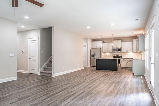 Photo - 643 Lilac Ln