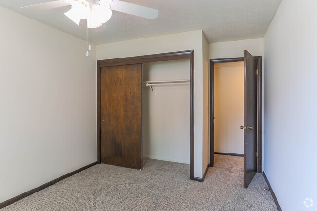2BR, 1BA - 1,000SF