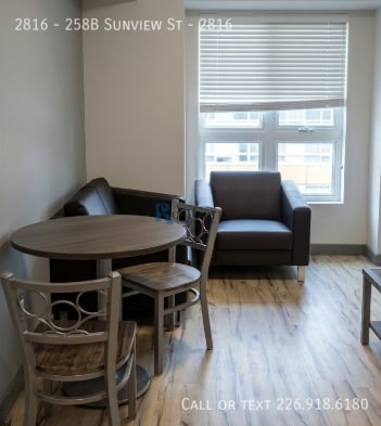 Photo - 258B-258B Sunview St