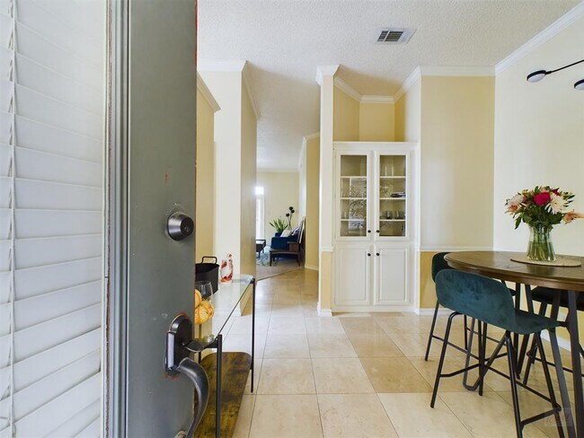 Building Photo - 914 W 26th St Unit 303 Rental
