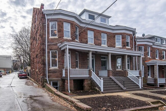 4114 Chesapeake St NW Unidad 4114 Chesapeake Unit B