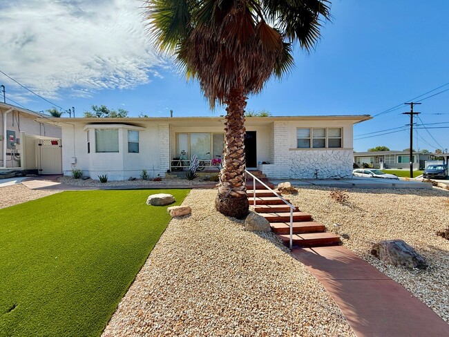Building Photo - 6BD/3BA Large House, Newly Renovated!
