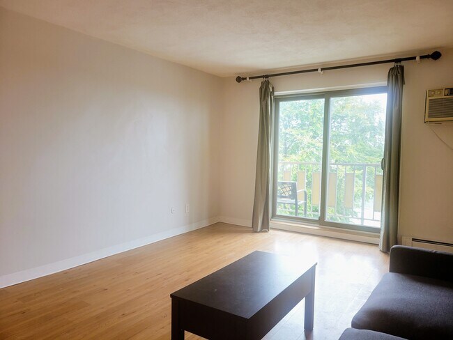 sala de estar - 100 Grand View Ave Unidad 11C
