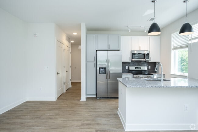 1 Bedroom Split Floor Plan - Kitchen - Reed Creek Greenway Apartments
