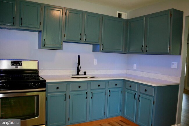 124 Stratford Ave