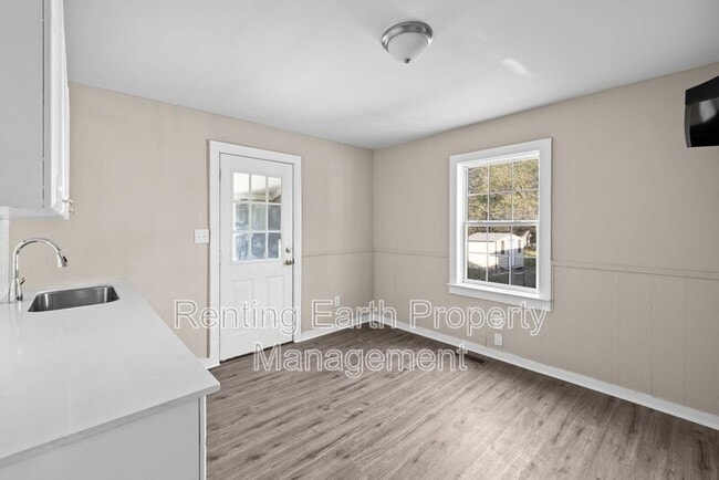 Photo - 2423 Circle Dr