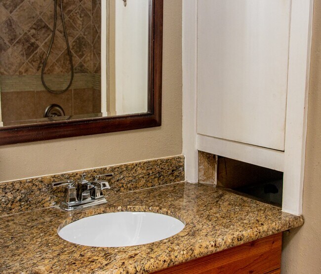 Photo - 1513 Scarborough Ln House