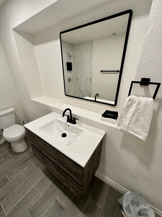 Photo - 3030 Plaza St