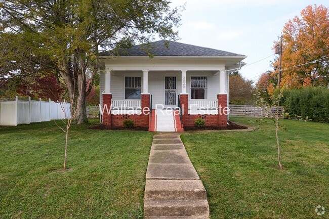 Building Photo - SUPER CUTE 1920'S CRAFTSMAN HOME...2 BEDRO...