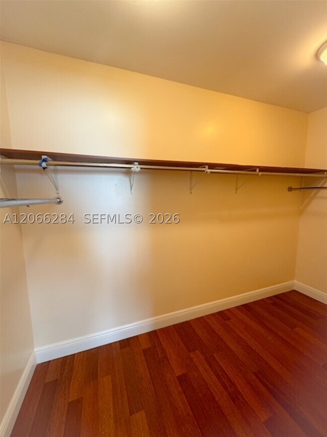 Building Photo - 2008 Jackson St Unit B7