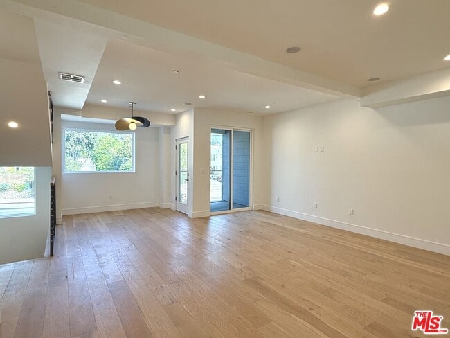 Photo - 6847 N Figueroa St