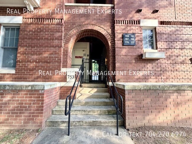 Building Photo - 761 N Alexander St