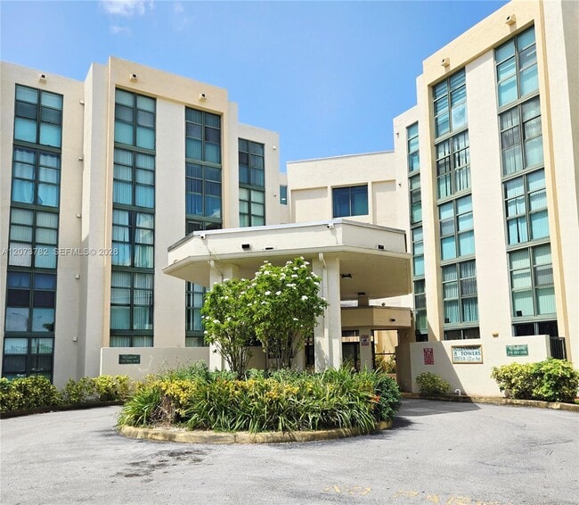 Building Photo - 2055 SW 122nd Ave Unit 313