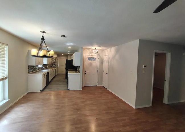 Photo - 308 Annette Ln