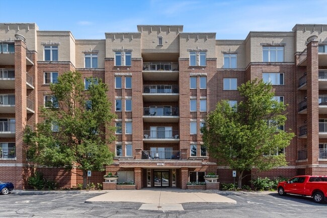 Building Photo - 635 Perrie Dr Unit 604