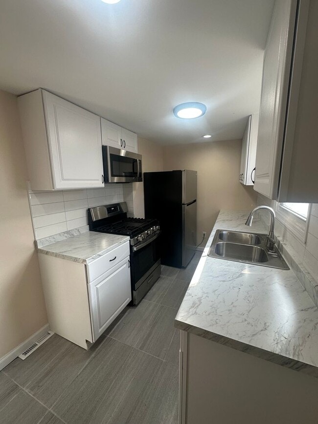 Photo - 2210 Greenwich St