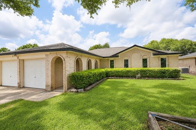 Building Photo - 9422 Claridge Dr