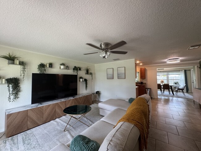 Photo - 345 Hillview Rd