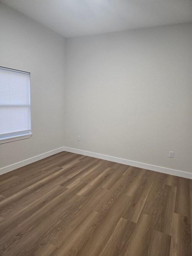 Photo - 3034-MF2-E5 Unidad A