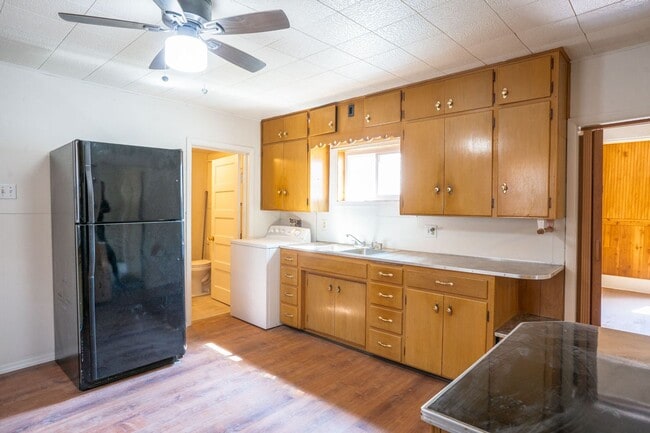 Building Photo - 1227 Green Bay St Unit 1225
