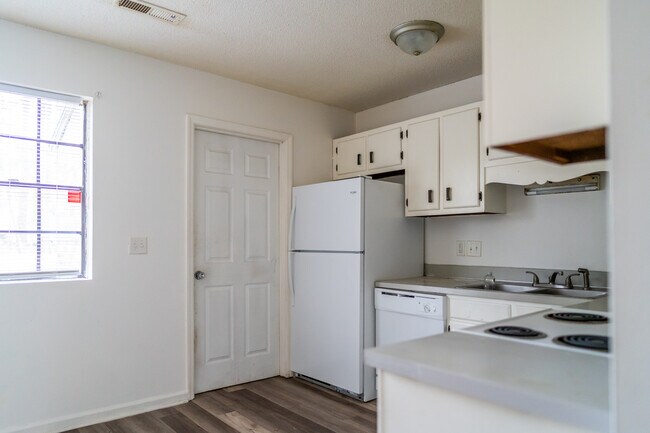 Photo - 106 Kimeran Ln