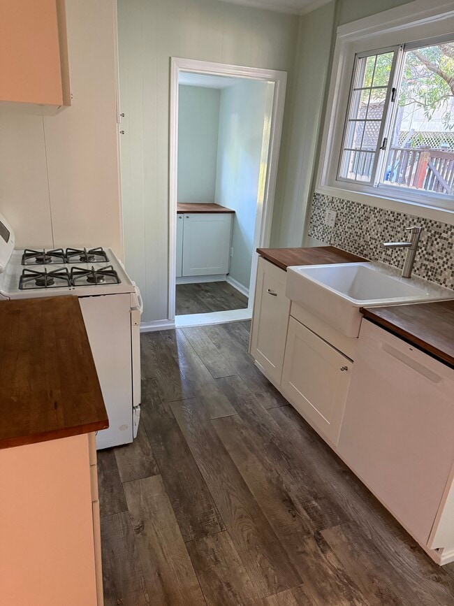 Photo - 1129 Woodbourne Ave