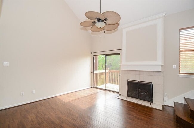 Photo - 737 Davis Rd