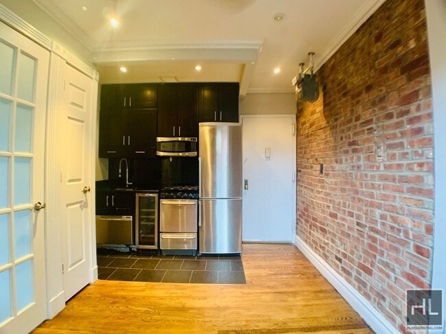 Building Photo - Mott Street Rental