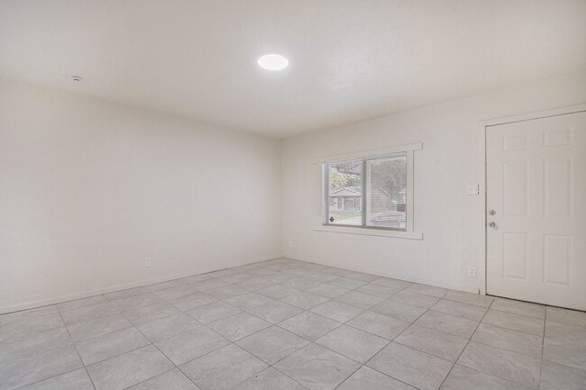 Photo - 126 Saint Robert Dr