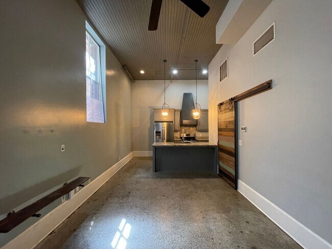 Photo - 553 Cherry St