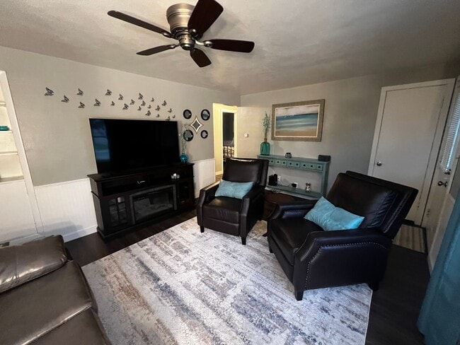 Photo - 1831 S Oneida St