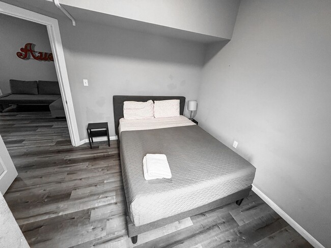 Photo - Furnished Room in West Campus – Walk to UT Unit Room Rental