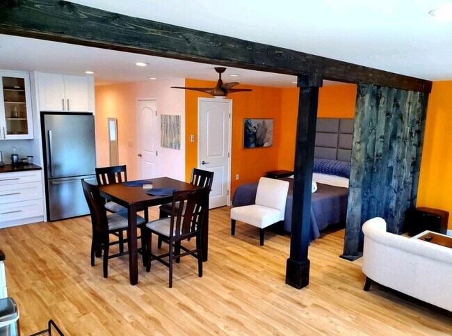 Building Photo - 2481 E Canal Dr Unit Sunshine Studio Rental