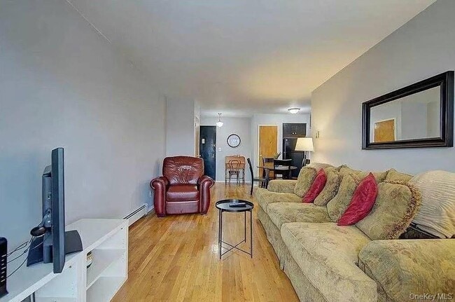 Building Photo - 61-41 168th St Unit 3F Rental