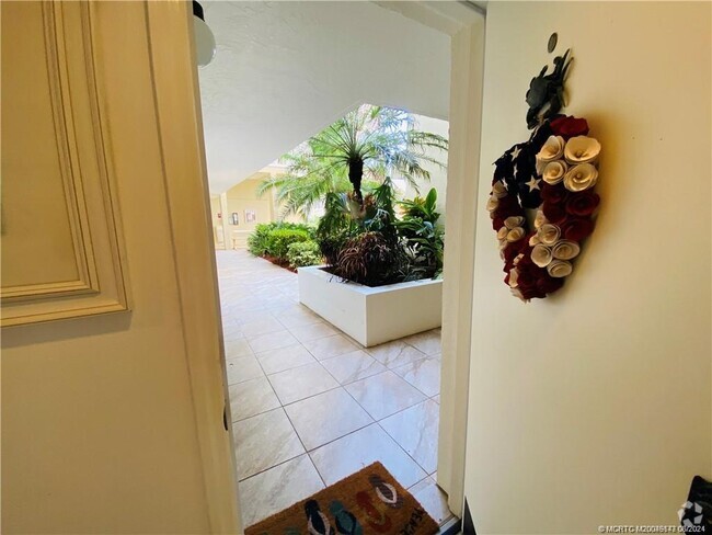 Building Photo - 10044 S Ocean Dr Unit 102 Rental