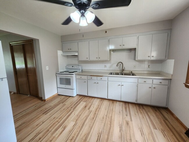 DG - 4520-4522 N 84th Street - DG - 4520-4522 N 84th Street Apartment Unit 2