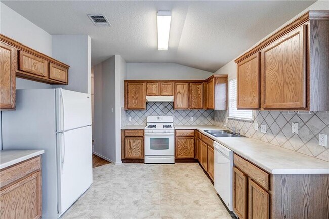 Photo - 405 Fort Thomas Pl