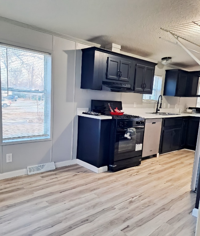 Photo - 17 Deerwood Park