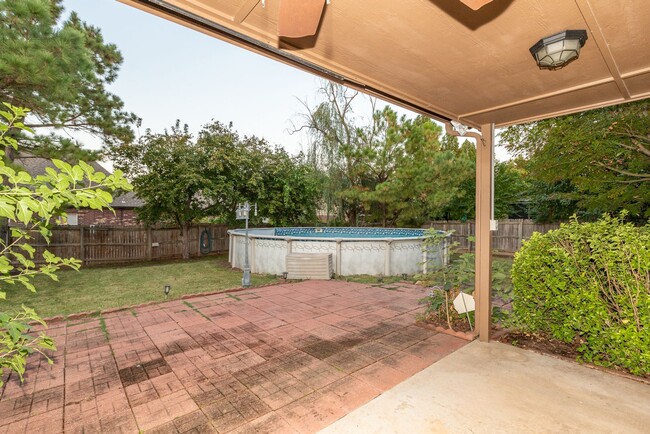 Photo - 5 Bed / 2.5 Bath in South Tulsa!