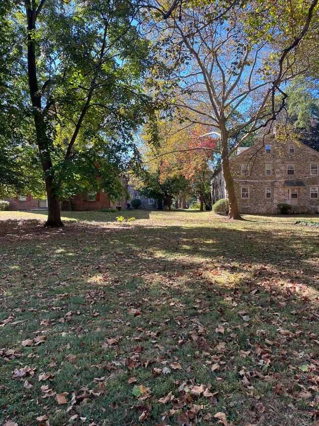 Photo - 2825 W Queen Ln Unit B